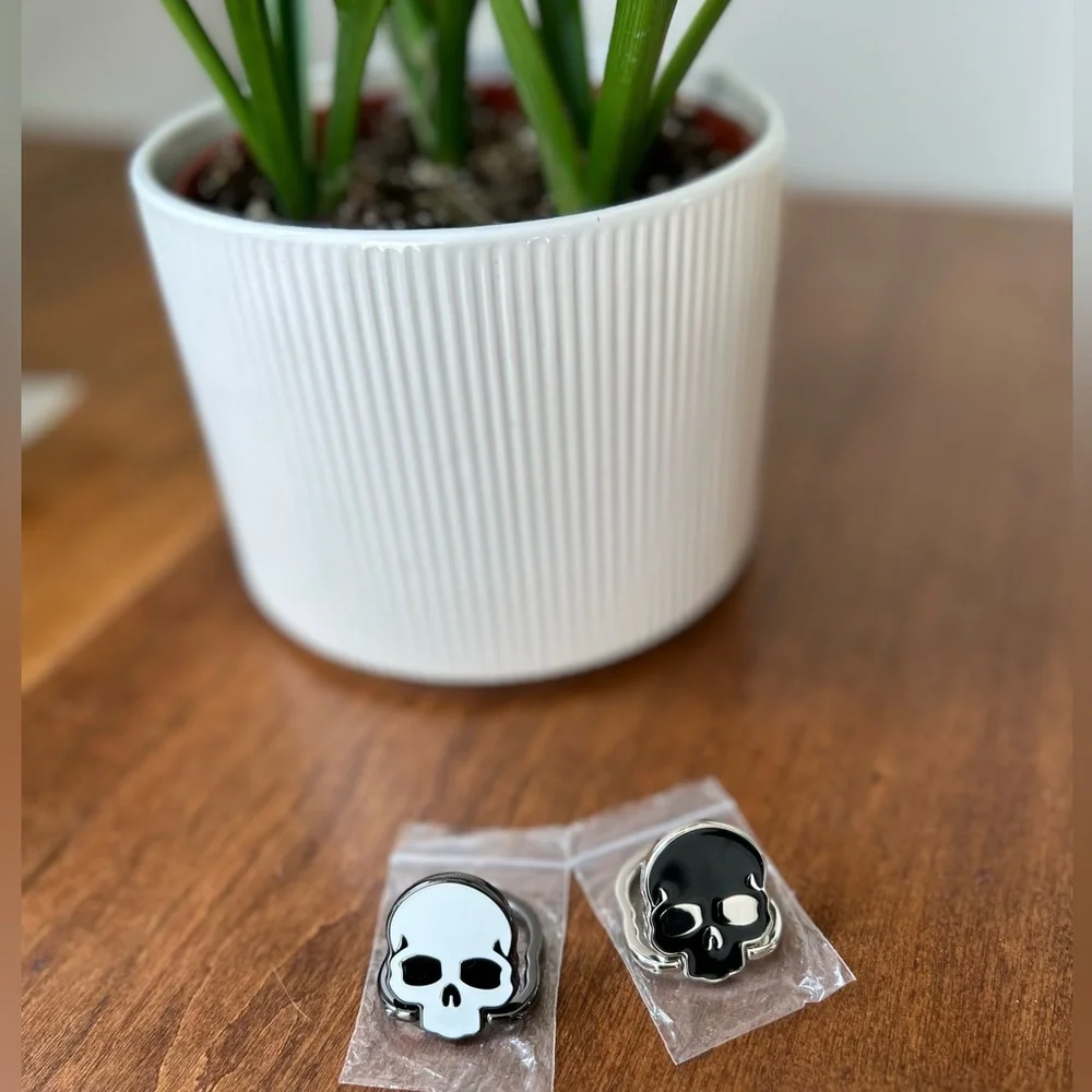 Cell Phone Skull Ring Grip